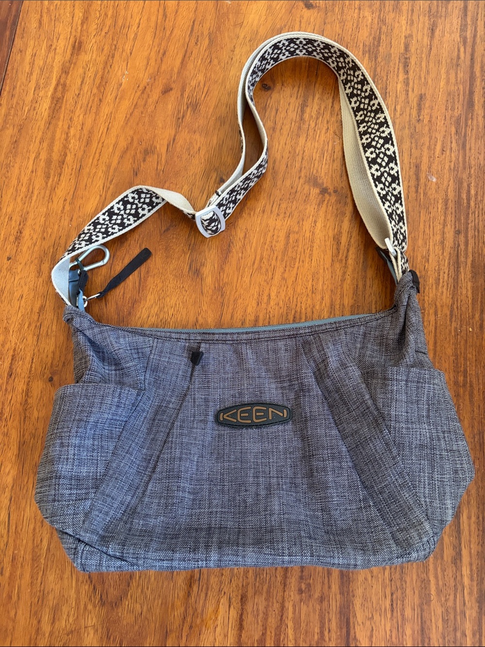 Keen crossbody bag